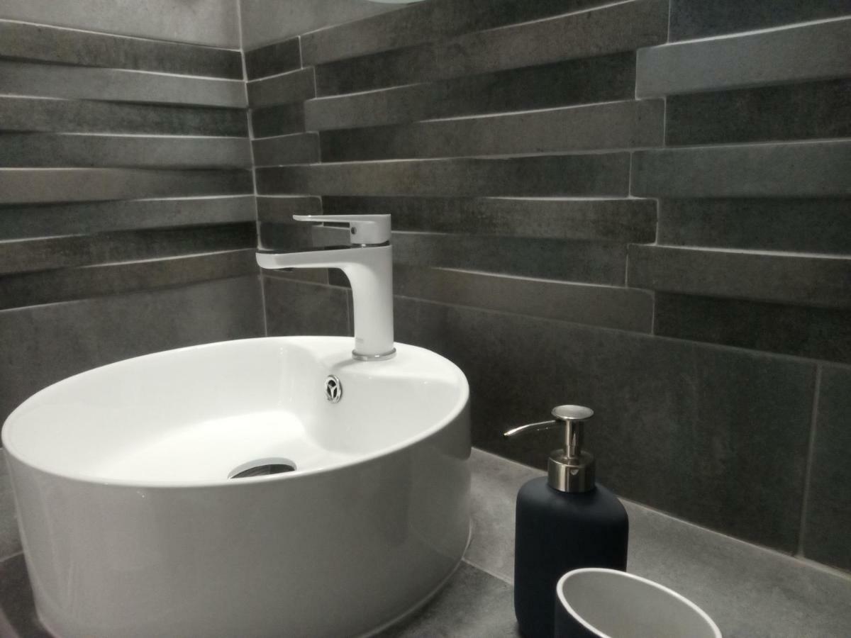 New Apartment Near Metro Larissis In The Centre Of Atenas Exterior foto